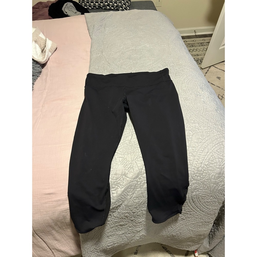 Black lululemon crop leggings